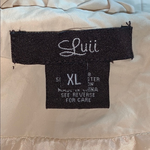 Luii Cropped Jacket with Oversized Buttons - XL - Picture 9 of 9